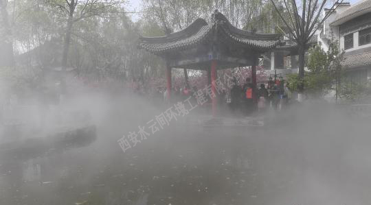 公園湖面噴霧造景