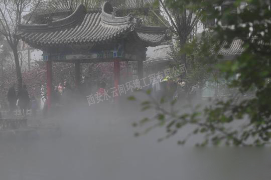 公園湖面噴霧造景